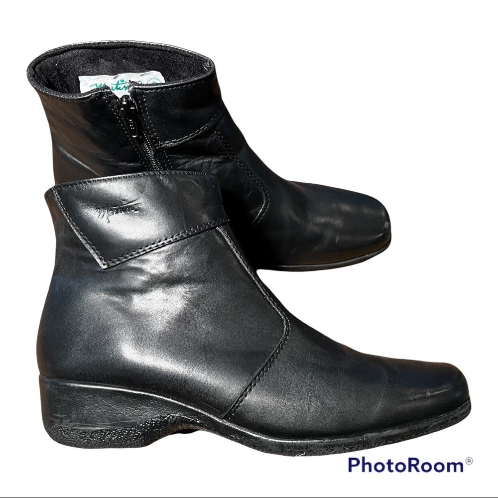 Martino Canada Marsha black leather waterproof side zip ankle boots EUC